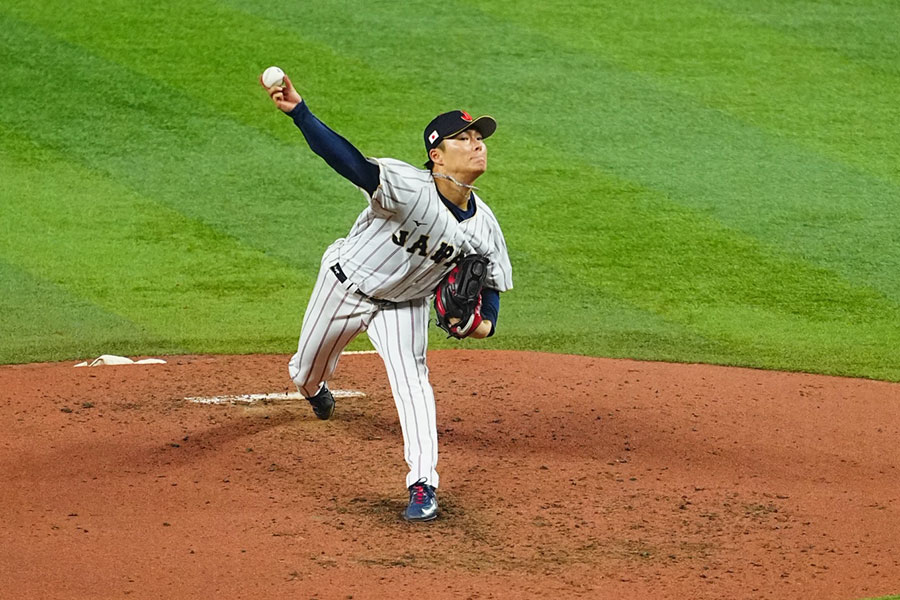 先発の山本由伸【写真:荒川祐史】