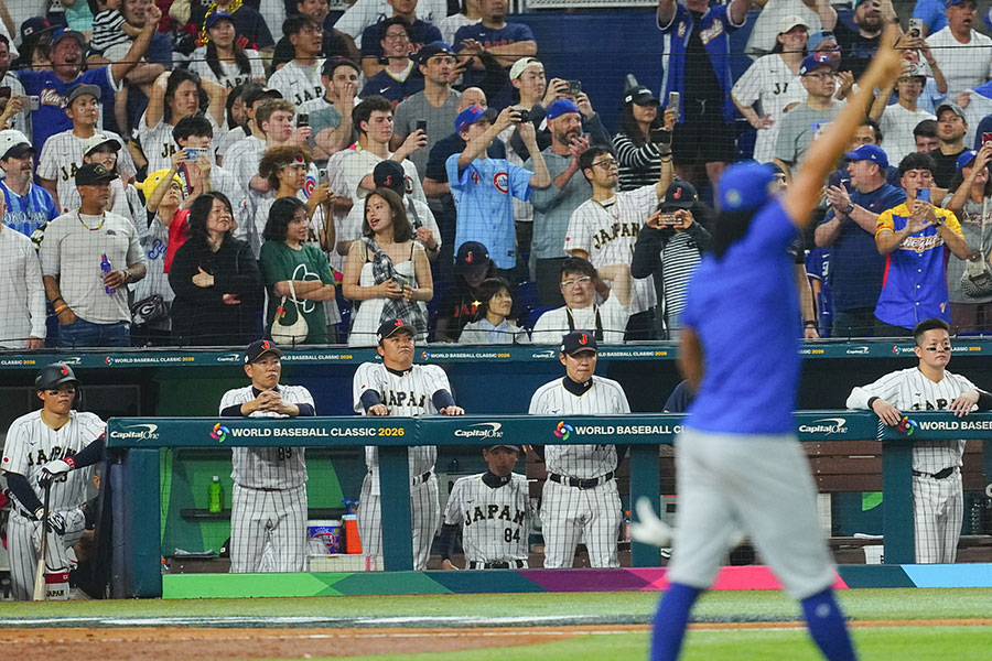 準々決勝で敗れた侍ジャパン【写真：荒川祐史】