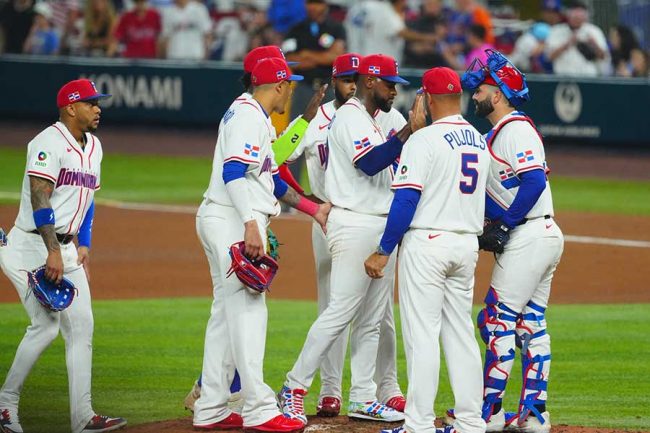 超激レア　WBC ドミニカ代表 ゲレーロjr 記念ボール （※正規品※）　① ドミニカ4強敗退、ラスト1球三振判定に怒り ゲレーロJr.噛んだガム投げ