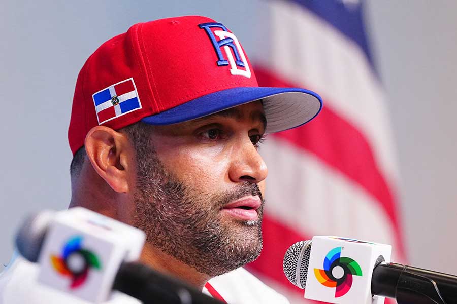 試合後の会見に臨んだアルバート・プホルス監督【写真：荒川祐史】