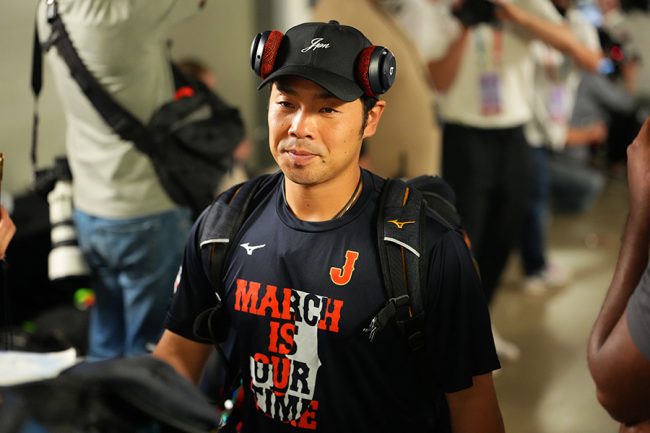 WBC パーカー(近藤) 侍Jが帰国 WBCで13-0、近藤健介は表情固く…ファンから「お疲れ様」拍手
