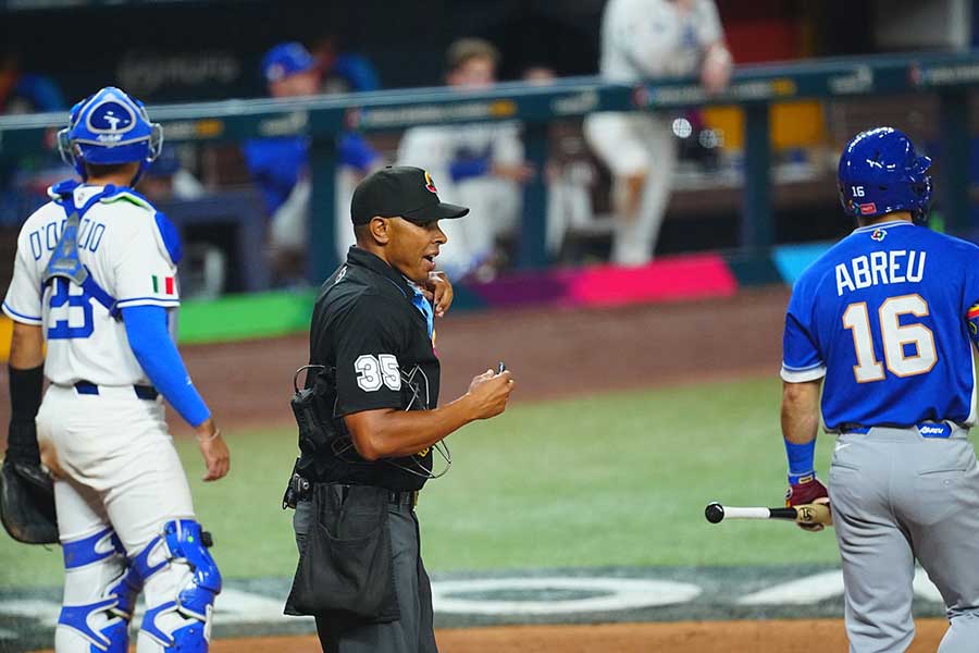 イタリア―ベネズエラ戦の球審に悲劇【写真：荒川祐史】