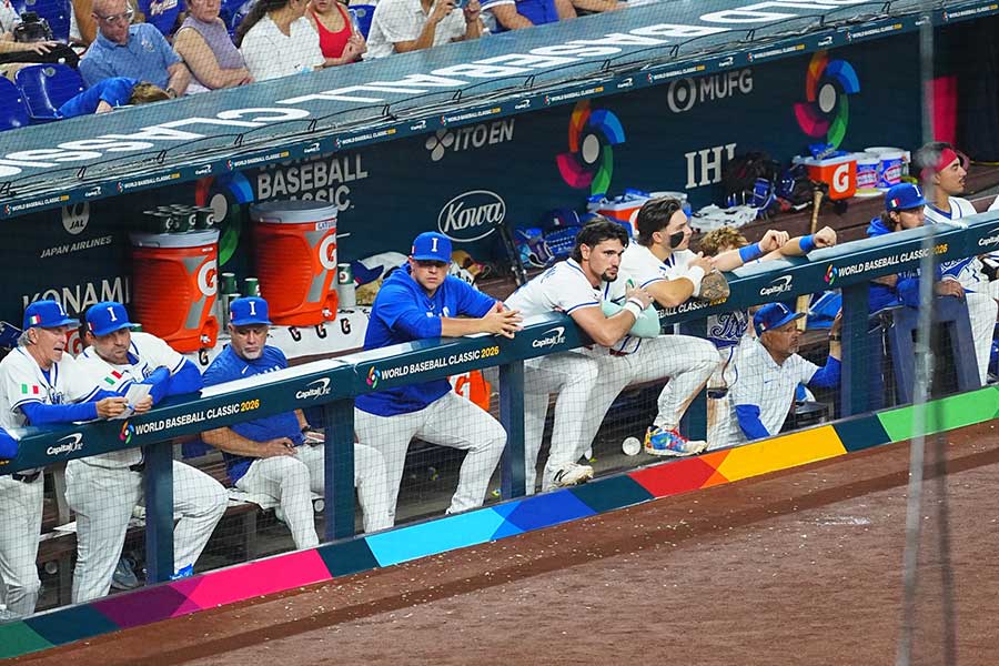 ベネズエラ戦のイタリアのベンチ【写真：荒川祐史】