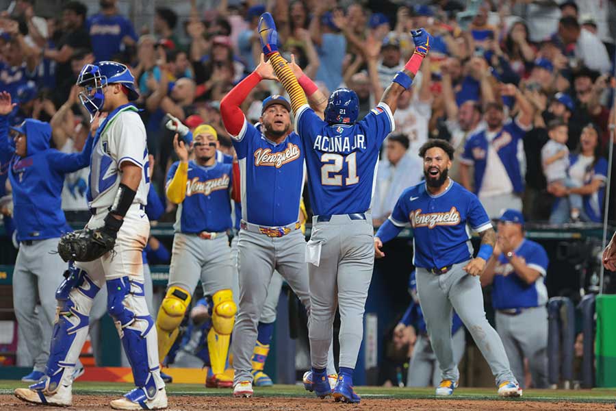 イタリアに勝利したベネズエラ代表【写真：ロイター】