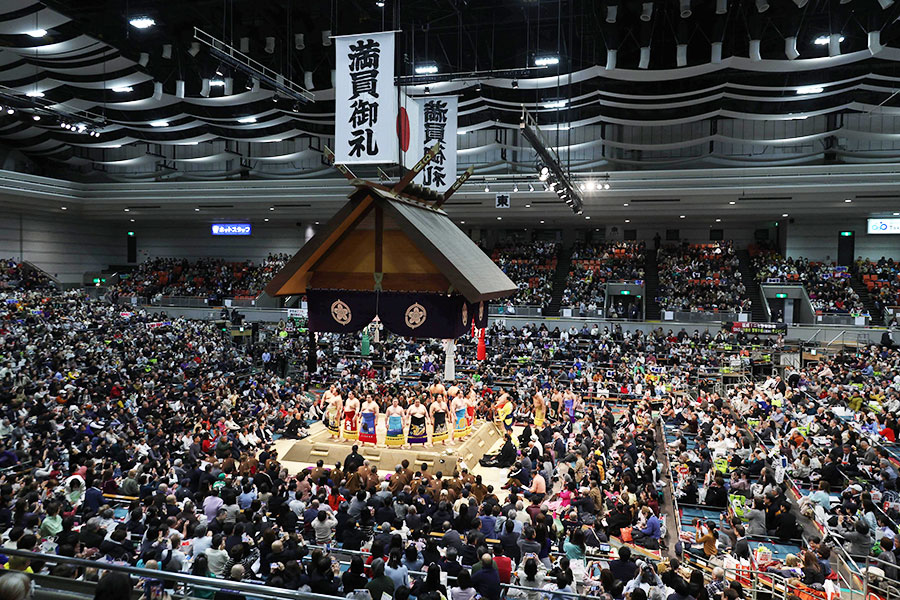 溜席で大物芸能人が観戦する様子が映り、視聴者が釘付けになった【写真：スポーツ報知/アフロ】