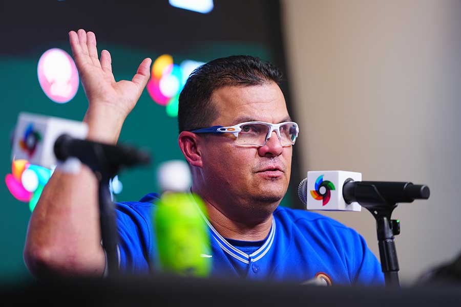 ベネズエラのオマー・ロペス監督【写真：荒川祐史】