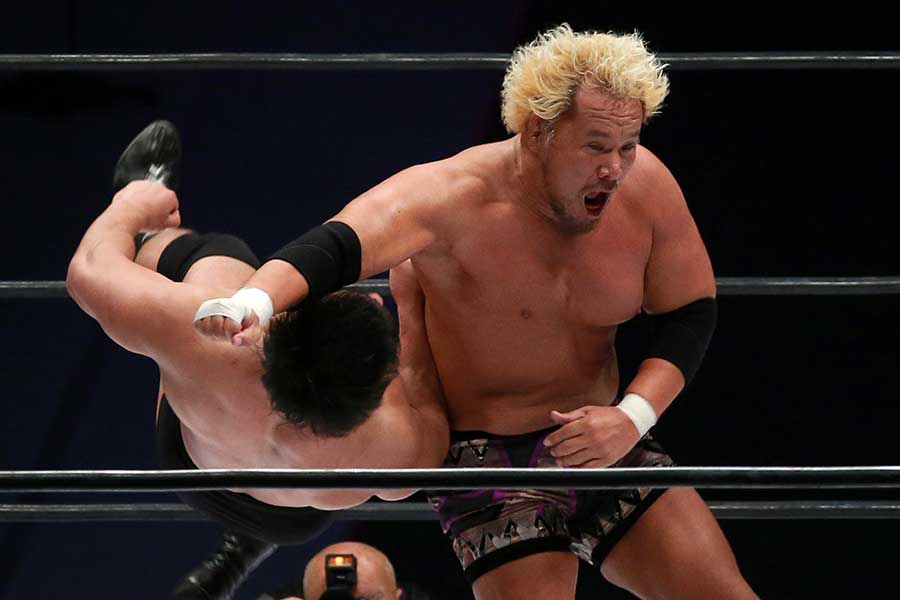 真壁刀義（右）【写真：産経新聞社】