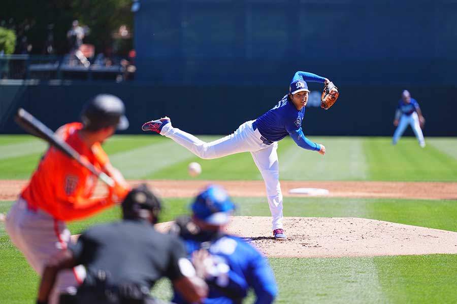 ジャイアンツとのオープン戦に先発登板した大谷翔平【写真：荒川祐史】