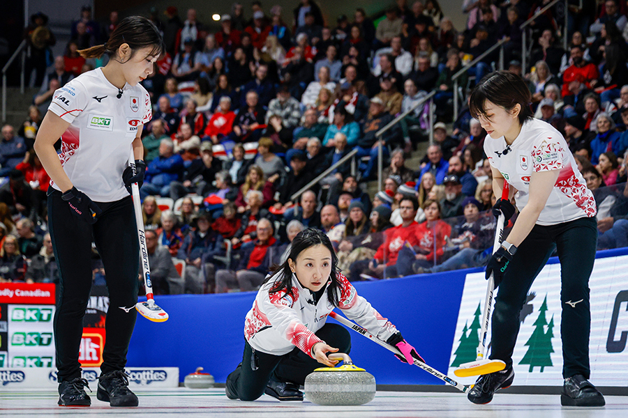 準決勝でカナダに敗戦したロコ・ソラーレ【写真：AP/アフロ】
