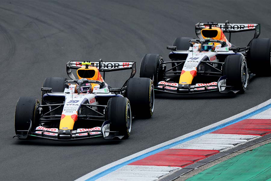 日本GP仕様のアイテムを発売したレーシングブルズ【写真：ロイター】