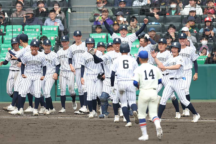 神戸国際大付に逆転サヨナラ勝ちした九州国際大付【写真：産経新聞社】