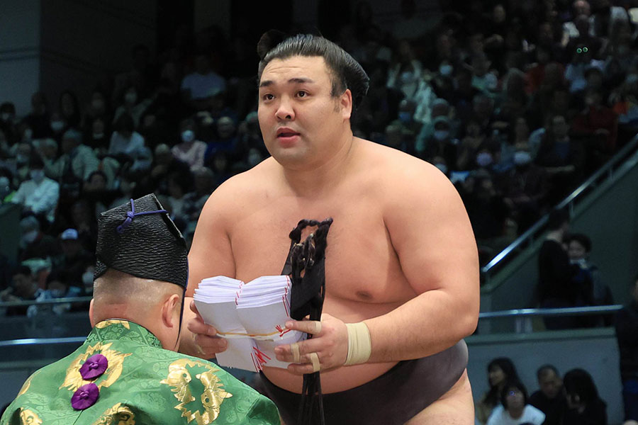 春場所で優勝した関脇・霧島【写真:スポーツ報知/アフロ】