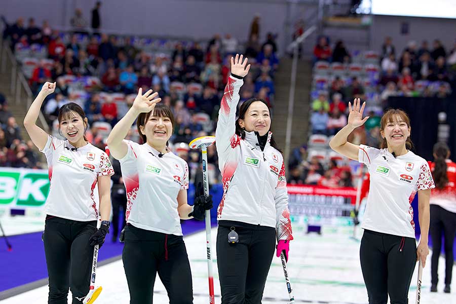 世界選手権に出場したロコ・ソラーレ【写真：Anil Mungal/アフロ】