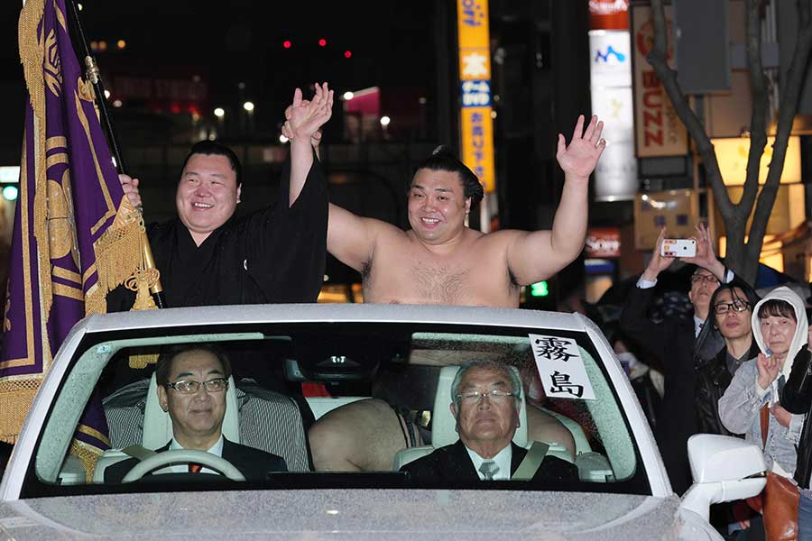 大相撲春場所で優勝した霧島【写真：スポーツ報知/アフロ】