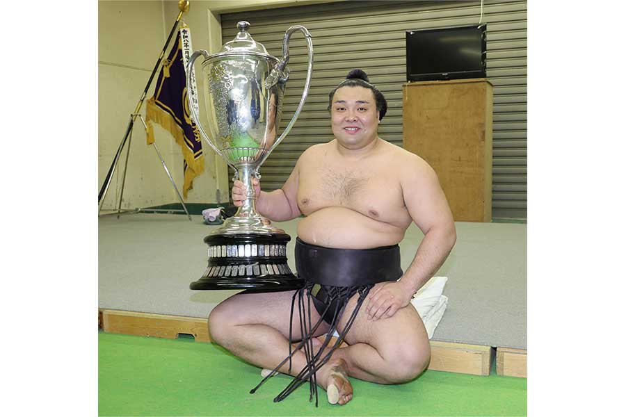 春場所で優勝した霧島【写真:スポーツ報知/アフロ】