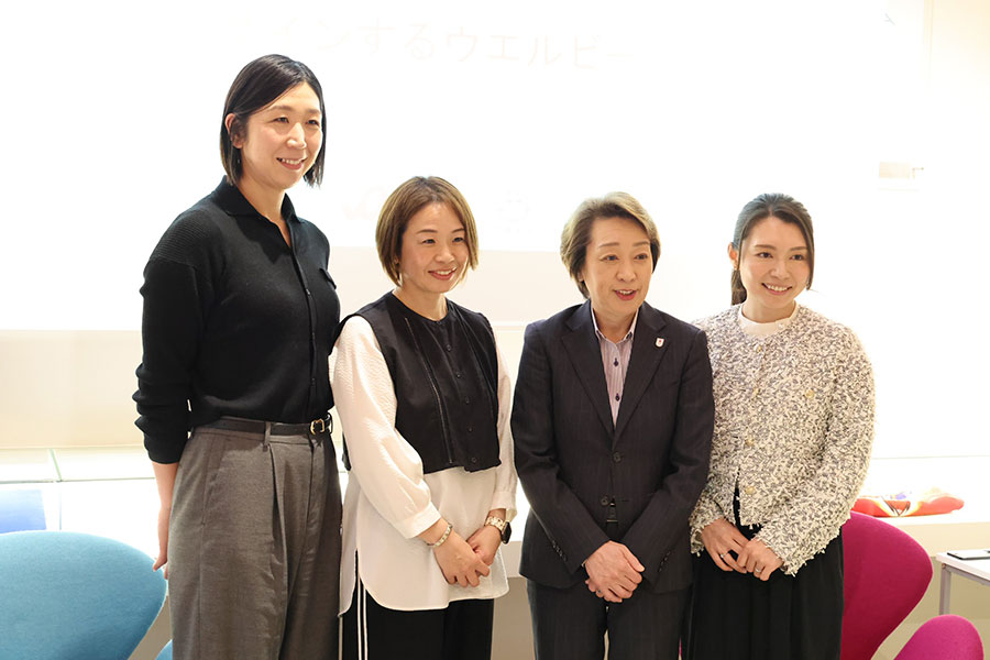 左から荒木絵里香さん、中山由起枝さん、橋本聖子会長、本橋麻里さん【写真：平野貴也】