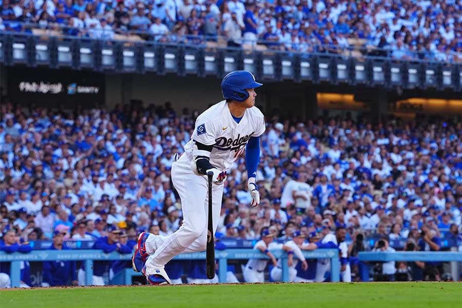 本拠地でダイヤモンドバックスとの開幕戦を迎えたドジャース【写真:荒川祐史】