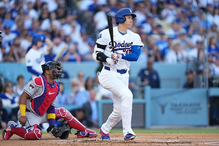 初回の第1打席に右前打を放ったドジャースの大谷翔平【写真：ロイター】