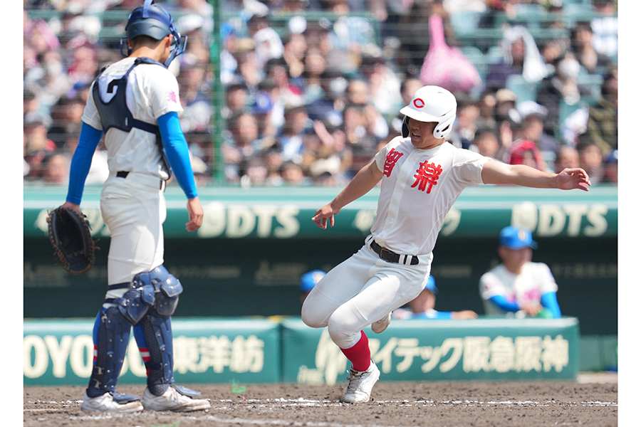 3回にも3点を返した智弁学園【写真：産経新聞社】