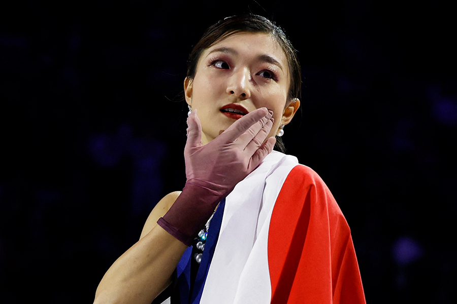 金メダルを獲得し、涙する坂本花織【写真：ロイター】