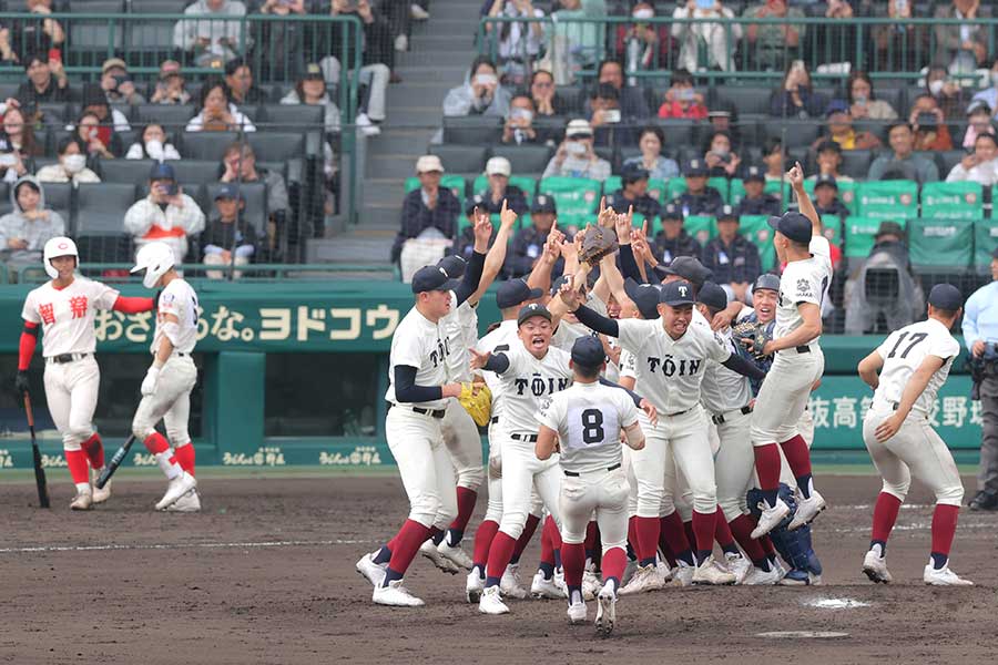 智弁学園を破り優勝した大阪桐蔭【写真：スポーツ報知/アフロ】