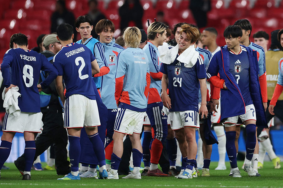 イングランド相手に大金星を挙げた日本代表【写真:ロイター】