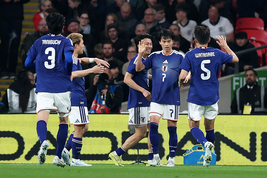 イングランドに勝利した日本代表【写真:ロイター】