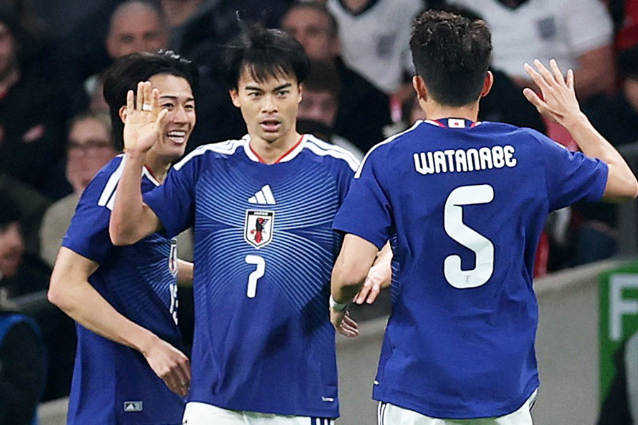 先制ゴールを決めた三笘薫【写真：ロイター】