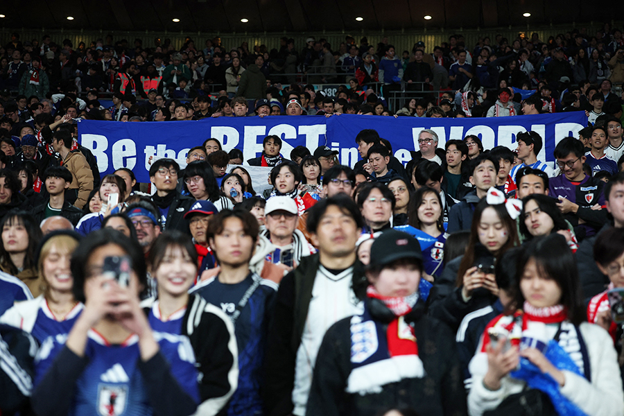 イングランドとの国際親善試合を観戦したサポーター【写真:ロイター】