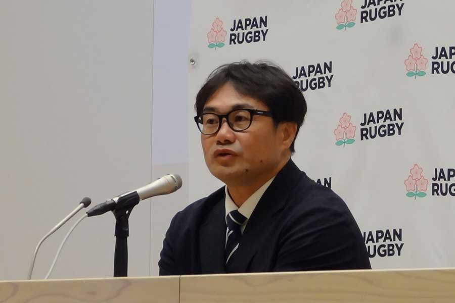 大学選手権優勝後の会見で想いを語る神鳥監督【写真：吉田宏】