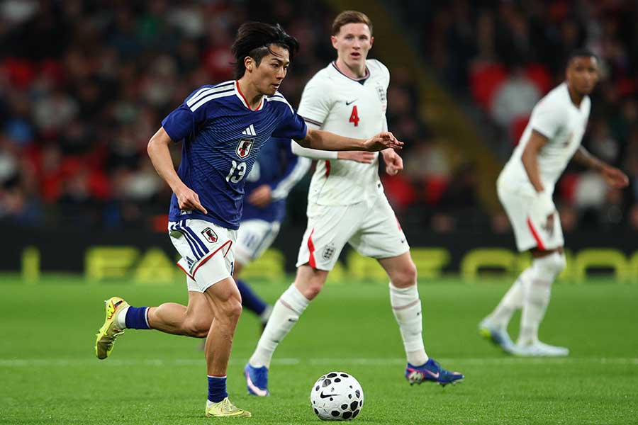 日本代表の中村敬斗【写真：アフロ】