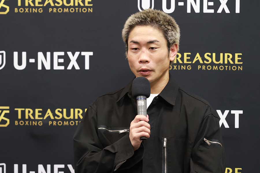 試合後の会見に出席した谷口【写真:山口比佐夫】