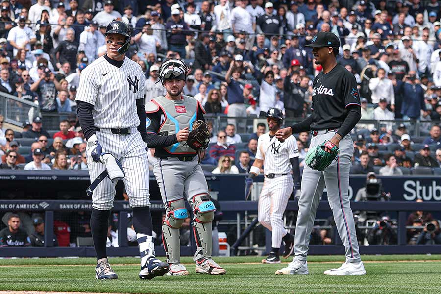 マーリンズ戦で死球を受けたヤンキースのアーロン・ジャッジ【写真：ロイター】