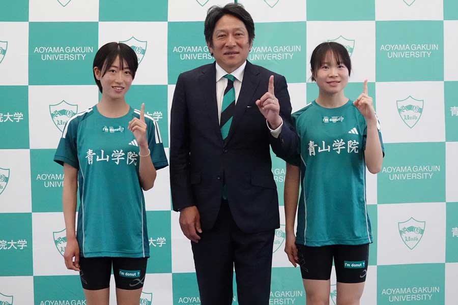 女子駅伝チームの創設会見に出席した芦田和佳、原晋監督、池野絵莉（左から）【写真：編集部】