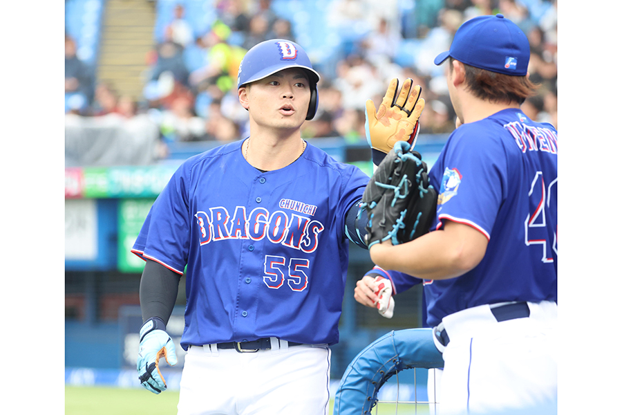 今季1号2ランを放った細川成也【写真：産経新聞社】
