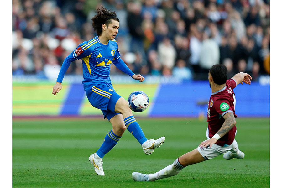 リーズの田中碧(左)【写真:ロイター】