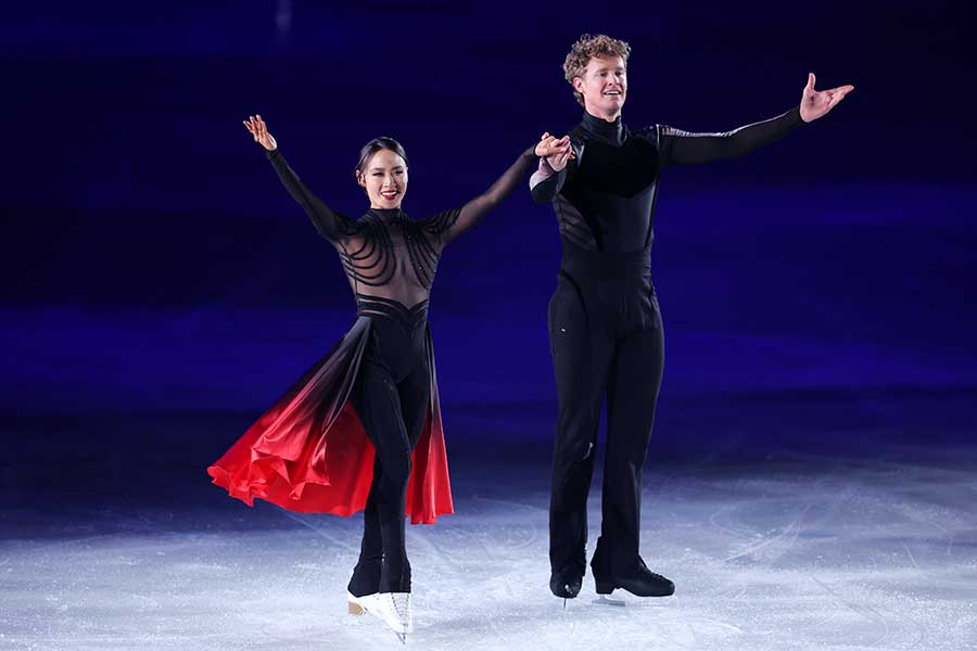 「スターズ・オン・アイス」大阪公演に出演したマディソン・チョック（左）【写真：西村尚己/アフロスポーツ】