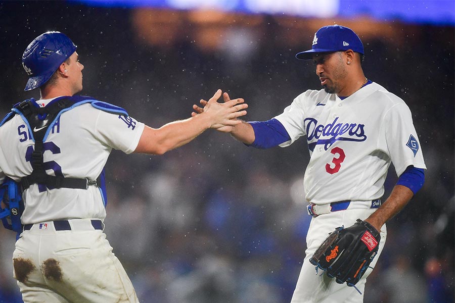 ドジャースのウィル・スミス(左)とエドウィン・ディアス【写真:ロイター】