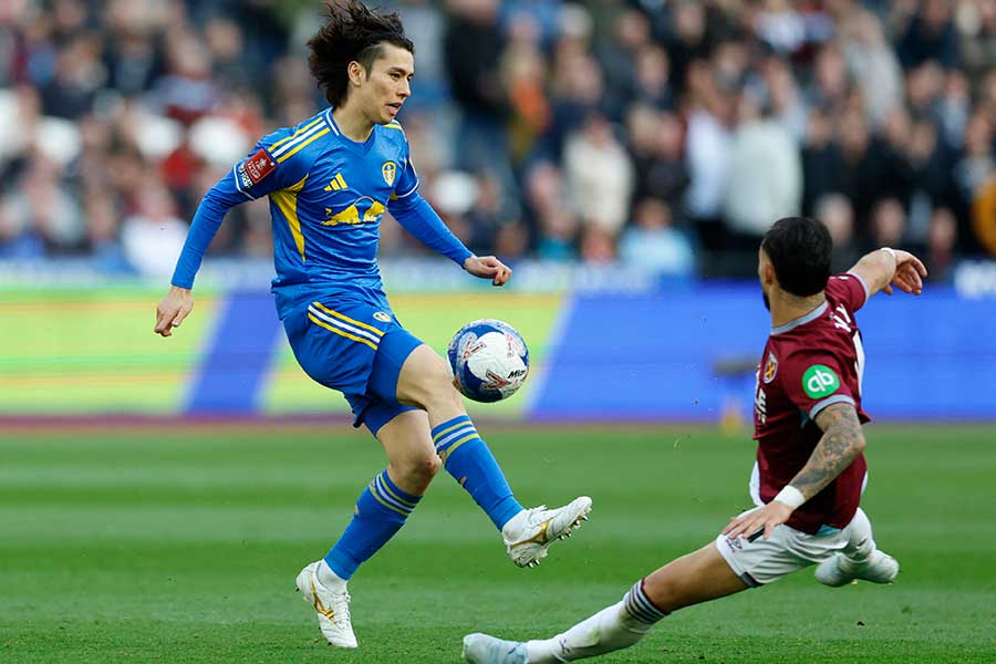 リーズの田中碧（左）【写真：ロイター】