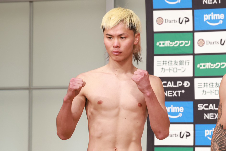 10日、前日計量をパスした那須川天心【写真:山口比佐夫】