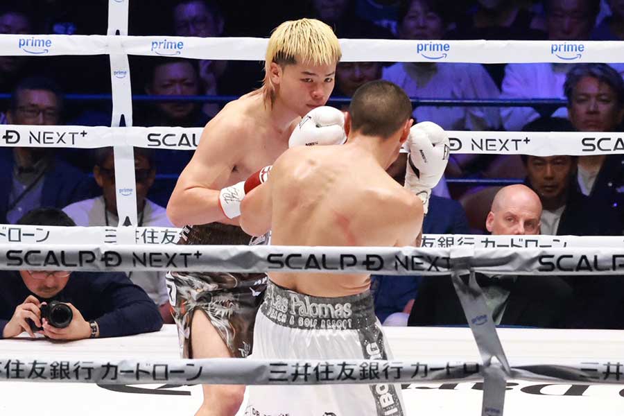 エストラダにTKO勝利した那須川天心【写真：山口比佐夫】