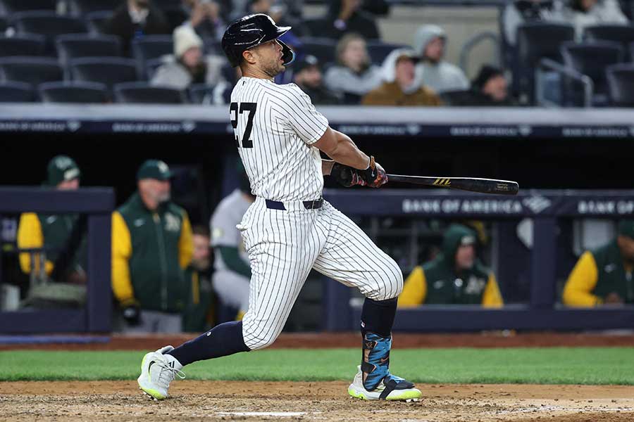 スタントンがまさかの“魔球”【写真:ロイター】