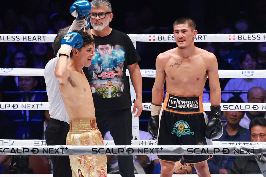 判定負けした秋次（右）【写真：山口比佐夫】