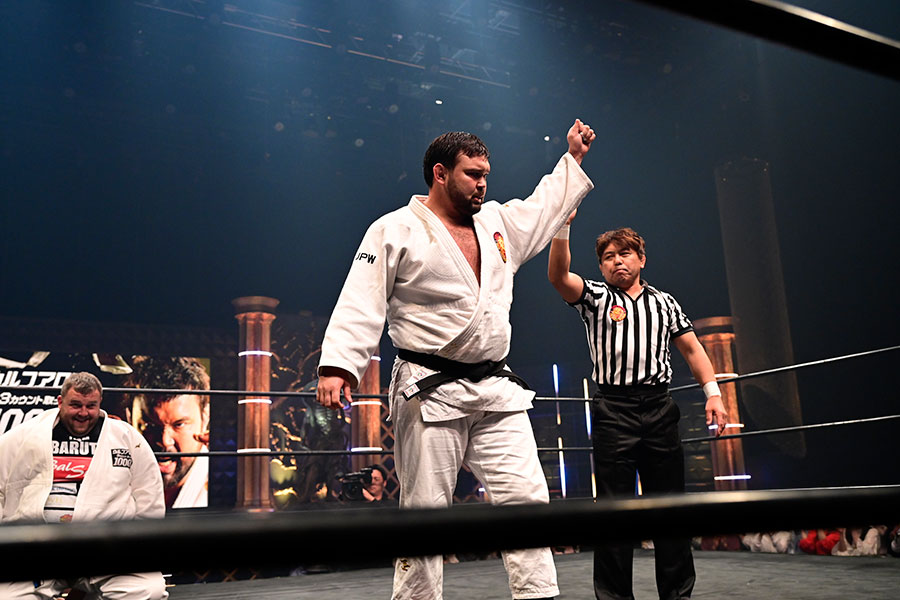 把瑠都に勝利したウルフアロン【写真：SHOTA SOTODATE】