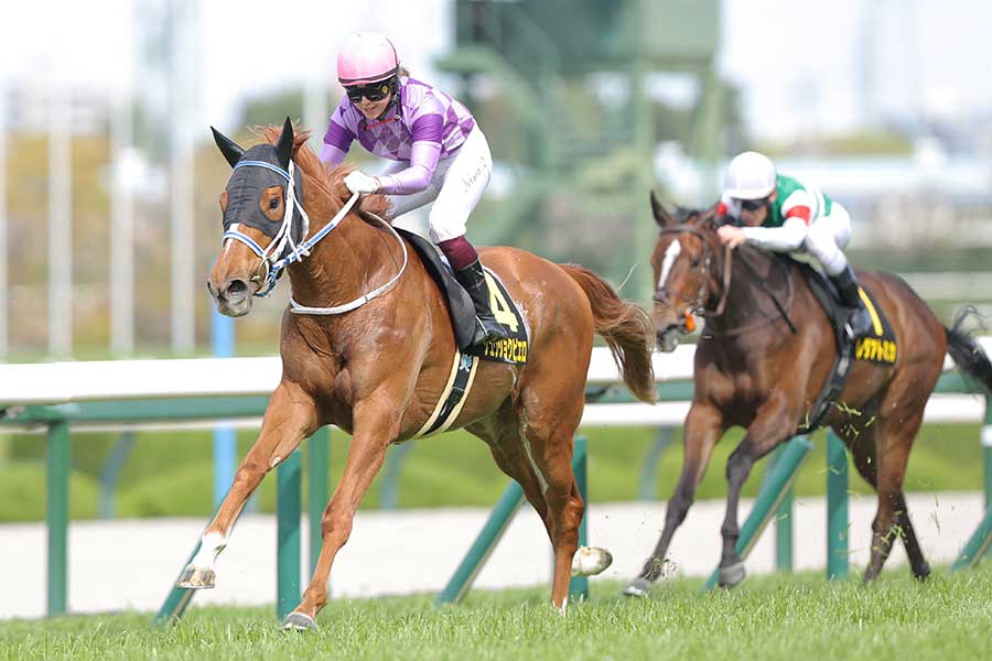 忘れな草賞で1着となったジュウリョクピエロ（手前）【写真：産経新聞社】