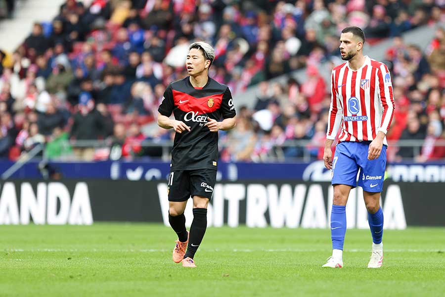 浅野拓磨(左)【写真:REX/アフロ】