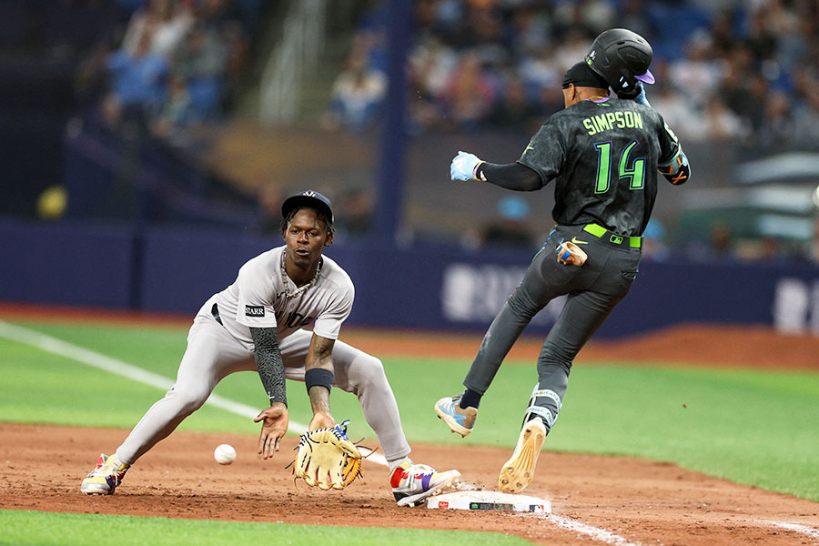 ヤンキースのジャズ・チザムJr.（左）【写真：ロイター】