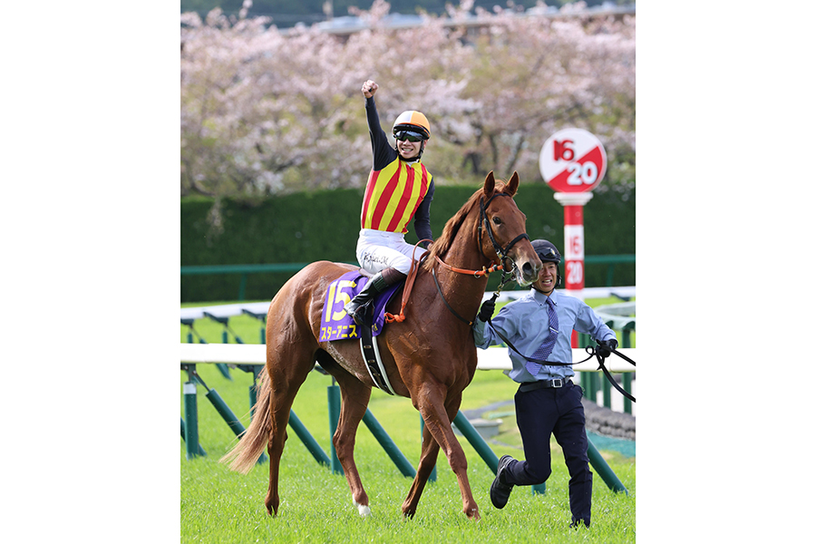 桜花賞を制した松山弘平騎手騎乗のスターアニス【写真：産経新聞社】