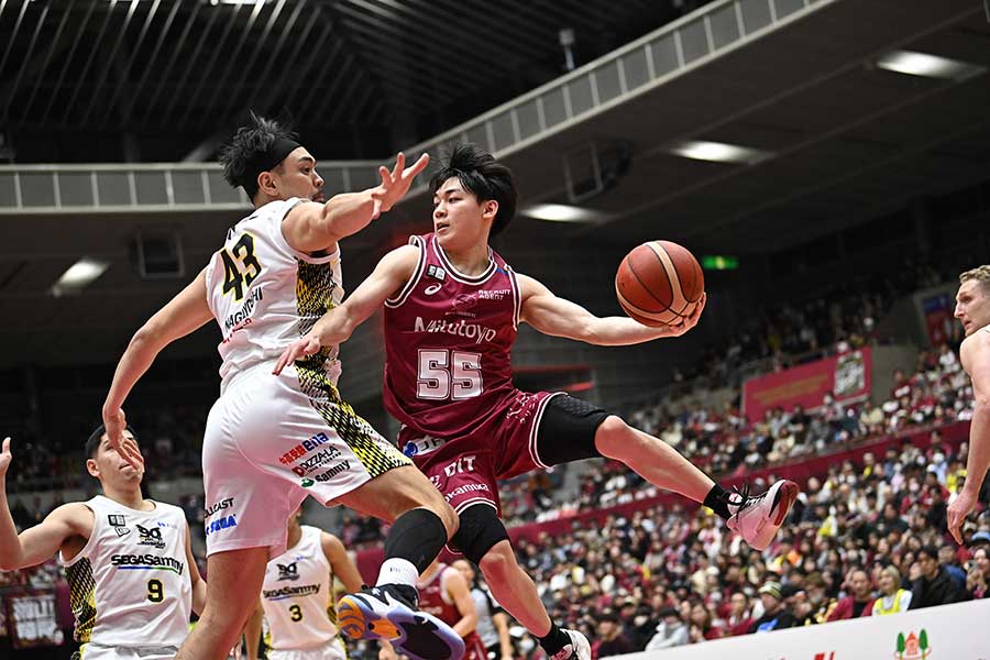 今シーズン開幕後に川崎に加入した岡田大河【写真:B.LEAGUE】