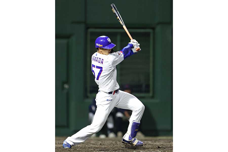 5回にタイムリーを放った中日の花田旭【写真：産経新聞社】